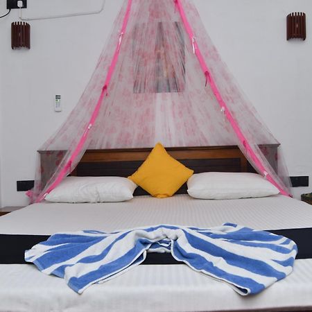 Kosi Giggles Resort Weligama Exteriör bild