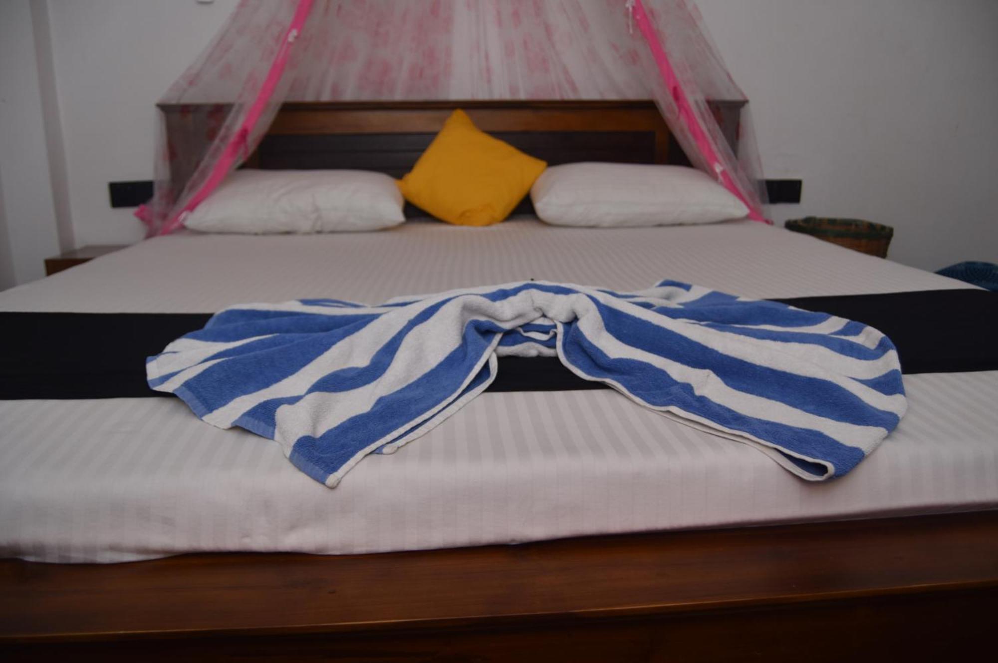 Kosi Giggles Resort Weligama Exteriör bild