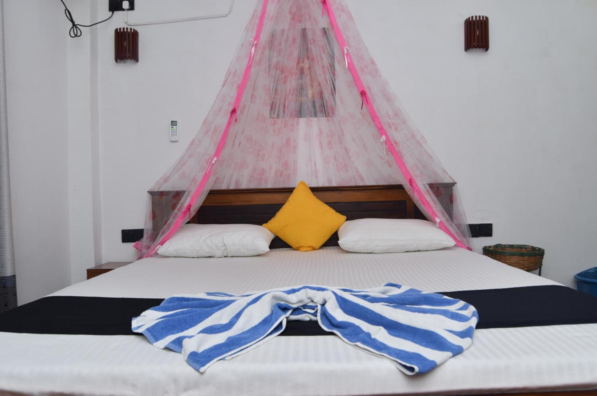 Kosi Giggles Resort Weligama Exteriör bild