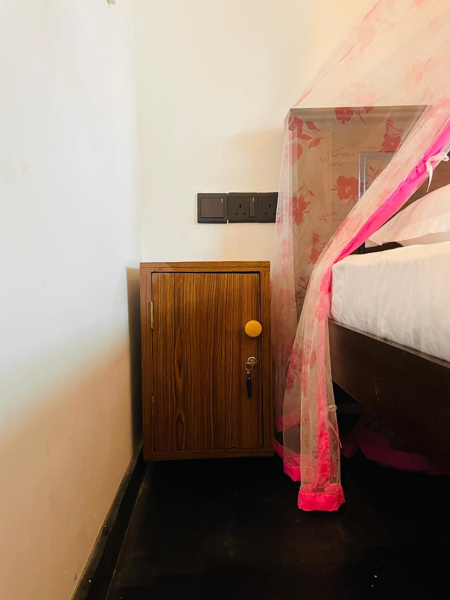 Kosi Giggles Resort Weligama Exteriör bild